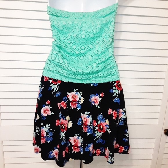 4 Panel So "Skater Skirt" Floral Small - Medium - Picture 3 of 10